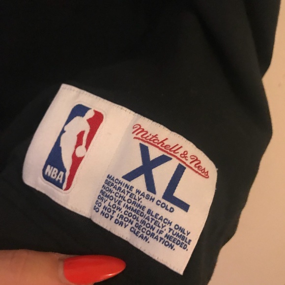 Vancouver Grizzlies Mitchell & Ness Tank Jersey - Picture 2 of 4